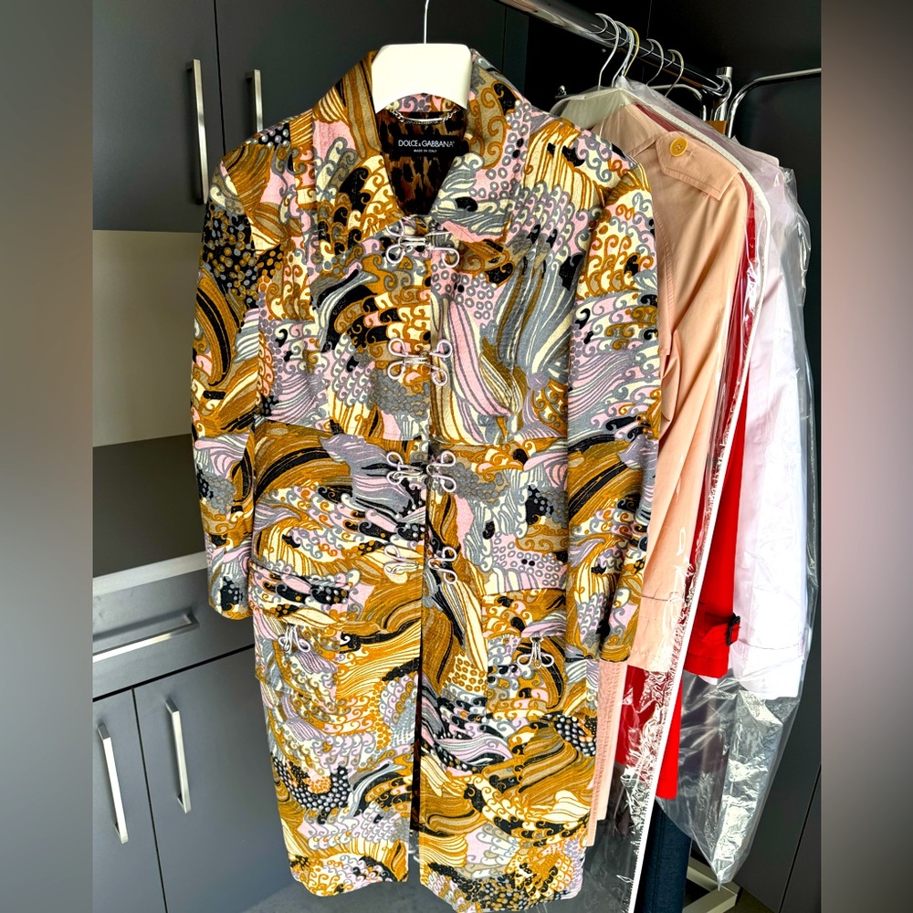 Dolce and Gabbana lightweight coat leopard print interior size 44